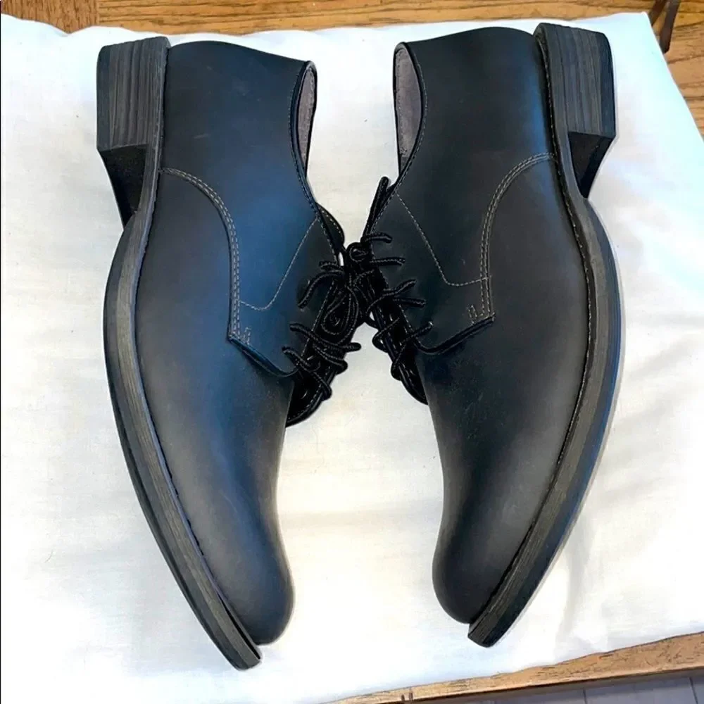 EASTLAND BLACK OILED LEATHER OXFORDS.  NEW